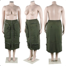Load image into Gallery viewer, Plus Size Solid Color Zipper Pocket Skirt