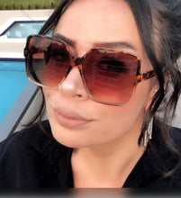 Load image into Gallery viewer, Trendy Women Square Sunglasses
